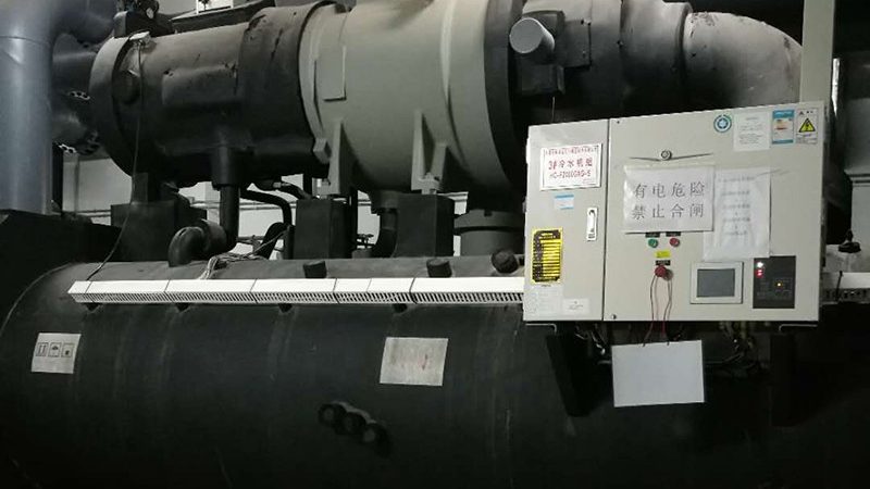 化工用低温螺杆冷水机：性能与成本的双重要求